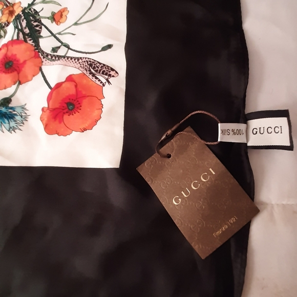 Gucci Flora Snake Print Silk Scarf - Picture 2 of 2